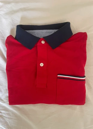 Polo rouge avec poche et logo brodé sur la manche de chez Tommy Hilfiger, taille M,#0017, brand: Tommy Hilfiger, condition: Very good, size: M, €19.90, €21.60 includes Buyer Protection