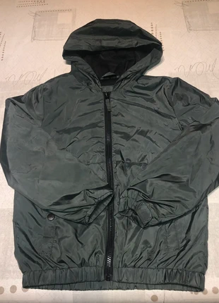 Grijs regenjasje, merk: Urban Wave, staat: Heel goed, maat: 8 jaar / 128 cm, € 5,00, € 5,95 inclusief Kopersbescherming