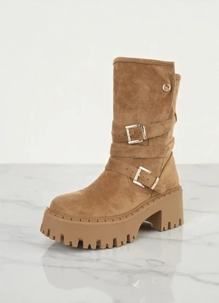 Magnifique paire de bottines kaki très tendance, taille 37, marke: boutique, zustand: Sehr gut, größe: 37, 56,00 €, 59,50 € inklusive Vinted-Käuferschutz