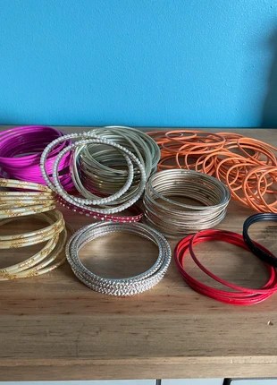 Bundle of approximately 120 coloured metal  bangles, condition: Very good, £6.00, £7.00 includes Buyer Protection