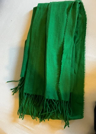 Écharpe verte, marque: Primark, état: Très bon état, 2,00 €, 2,80 € Protection acheteurs incluse