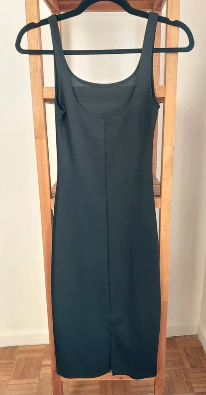 Robe Pull & Bear noire moulante à bretelle - photo numéro 4