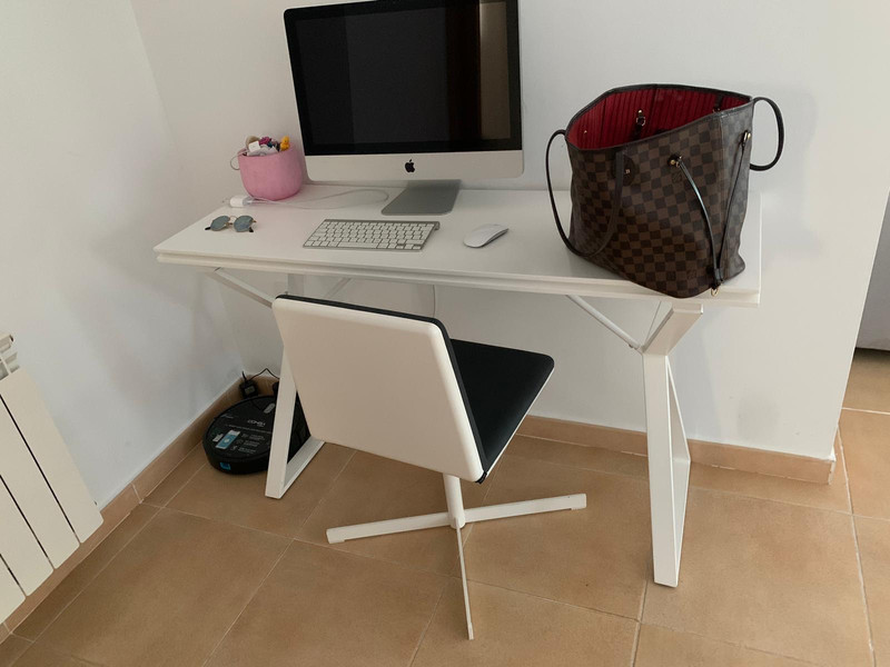 Mesa de escritorio extensible + silla