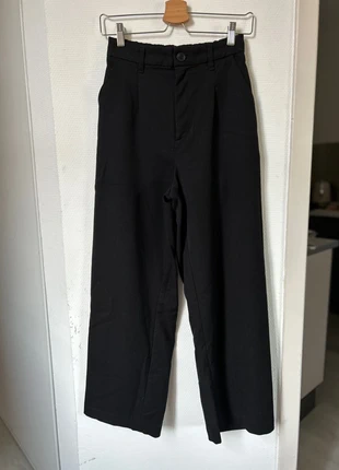 Pantalon ample noir petite, marke: H&M, zustand: Sehr gut, größe: S / 36 / 8, 12,00 €, 13,30 € inklusive Vinted-Käuferschutz
