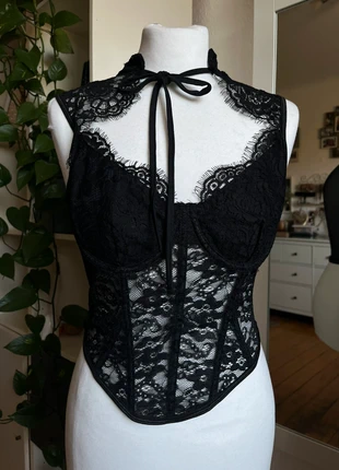Elegantes schwarzes Spitzen-Korsett-Oberteil mit Stehkragen und Schleife, brand: Sonstiges, condizioni: Ottime, taglia: M / IT 42 / EU 38, €23.00, €24.85 include la Protezione acquisti