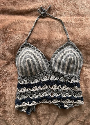 Hand knitted ( but bought) crop blouse, merk: Hand Knitted, staat: Nieuw zonder prijskaartje, maat: XS / 34 / 6, € 5,00, € 5,95 inclusief Kopersbescherming