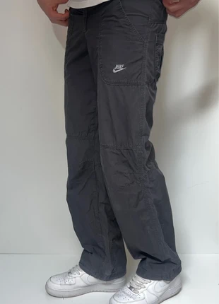 Pantalon Nike Gris foncé logo brodé taille/M | Pant Nike vintage, marque: Nike, état: Très bon état, taille: M, 40,00 €, 42,70 € Protection acheteurs incluse