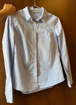 Camicia Blu Chiaro con pois Bianchi Stradivarius, merk: Stradivarius, staat: Heel goed, maat: M / 38 / 10, € 5,00, € 5,95 inclusief Kopersbescherming