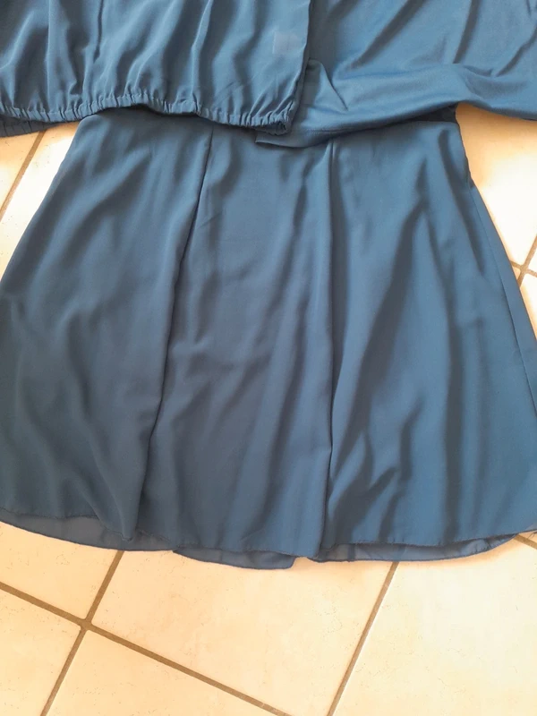 Ensemble 3 pièces jupe et petit haut. - photo numéro 4
