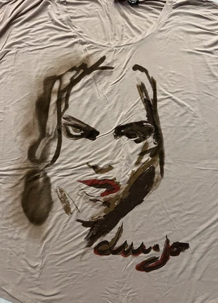 Tee-shirt léger Liu Jo beige – Dessin visage – Très bon état – XL, marca: Liu Jo, estado: Muy bueno, tamaño: XL / 42 / 14, 8,00 €, 9,10 € Protección al comprador incluida