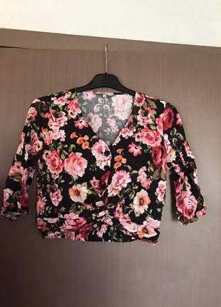 Zeer mooi blousje bloemen 40, staat: Heel goed, maat: L / 40 / 12, € 3,99, € 4,89 inclusief Kopersbescherming