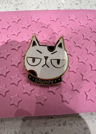 Kellylou Grumpy Cat Pin, brand: KellyLou, condition: New without tags, £5.00, £5.95 includes Buyer Protection