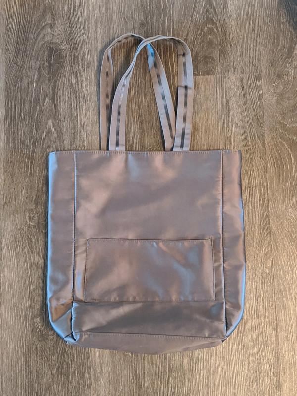 NWT silver gray Bath and Body Works zipper tote bag 1