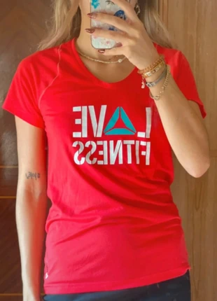 Reebok Performance T-Shirt | Coral Red "Love Fitness" Graphic | Stretch Gym Top (Size S), brand: Reebok, condizioni: Buone, taglia: S / IT 40 / EU 36, €1.49, €2.26 include la Protezione acquisti