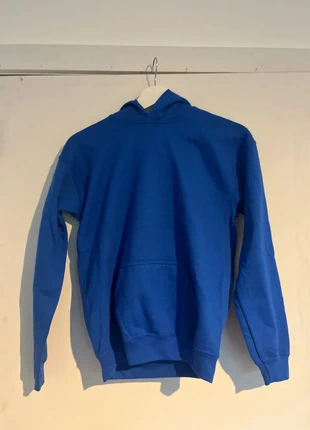 Blauwe sweater kind, merk: Gildan, staat: Nieuw zonder prijskaartje, maat: L, € 4,00, € 4,90 inclusief Kopersbescherming