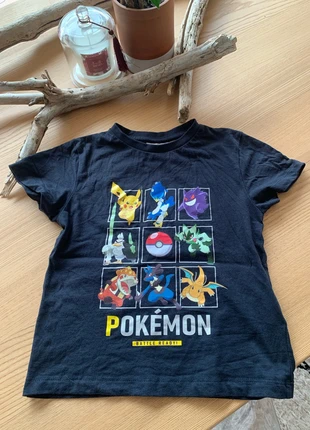 T-shirt Pokémon, marque: Pokémon, état: Très bon état, taille: 8 ans / 128 cm, 2,00 €, 2,80 € Protection acheteurs incluse