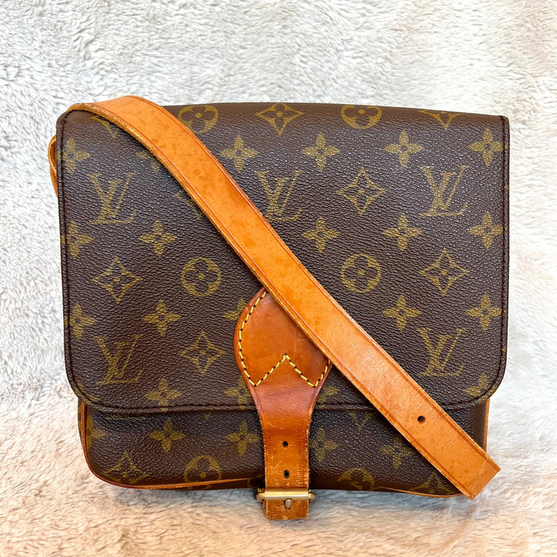 Lv crossbody vintage hotsell