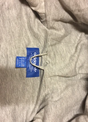 Weißgraue Weste, marke: adidas, zustand: Sehr gut, größe: M, 25,00 €, 26,45 € inklusive Vinted-Käuferschutz