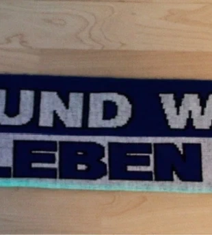 FC Schalke 04 Schal - Blau und Weiß ein Leben lang, merk: FC Schalke 04, staat: Heel goed, € 10,00, € 11,20 inclusief Kopersbescherming