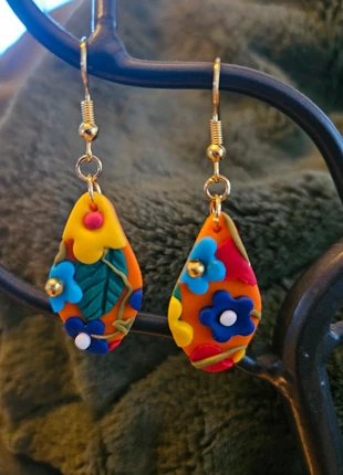 Vrolijke bloemen oorbellen 3cm lengte, merk: Handgemaakt, staat: Nieuw zonder prijskaartje, € 3,50, € 4,38 inclusief Kopersbescherming