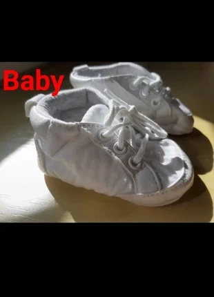 Baby Schuhe weis, merk: H&M, staat: Heel goed, maat: 15 en kleiner, € 5,99, € 6,99 inclusief Kopersbescherming