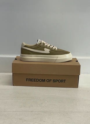 Dellow S-Strike suède olive / Stepney, marque: Stepney Workers Club, état: Neuf avec étiquette, taille: 40, 65,00 €, 68,95 € Protection acheteurs (Pro) incluse