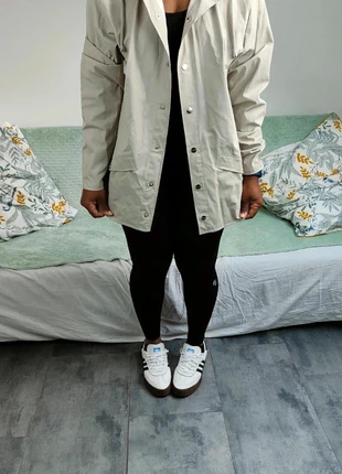Manteau Imperméable Rains gris beige l Femme taille XS-S, merk: Rains, staat: Heel goed, maat: XS / 34 / 6, € 55,00, € 58,45 inclusief Kopersbescherming