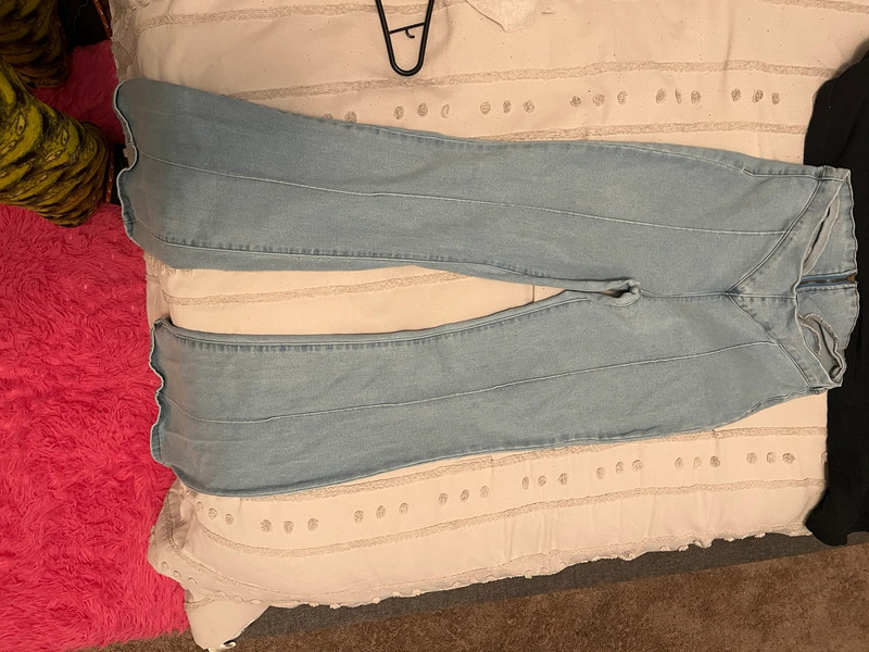 V- Shaped, Zipper back jeans 1