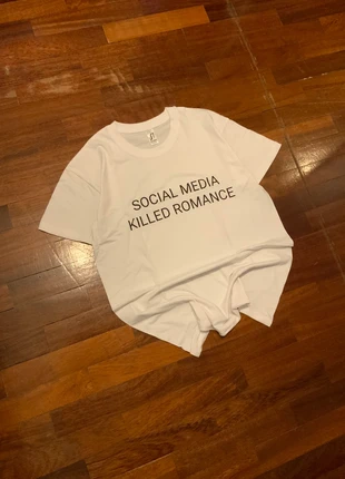 Tee SMKR White Streetwear Baggy Y2K, brand: Graphic Tee, condizioni: Ottime, taglia: S, €12.90, €14.25 include la Protezione acquisti