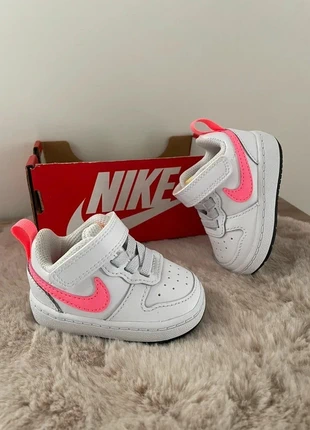 Baskets, nike, court borough low 2, neuves, taille 17, blanc et rose, scratch et faux lacets, brand: Nike, condition: New with tags, size: 17, €40.00, €42.70 includes Buyer Protection