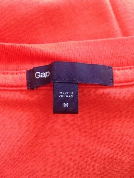 T-shirt com V corail GAP, T.M 4