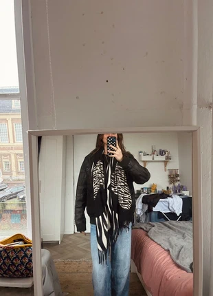 Scarf zebra print, merk: merkloos, staat: Heel goed, € 4,00, € 4,90 inclusief Kopersbescherming