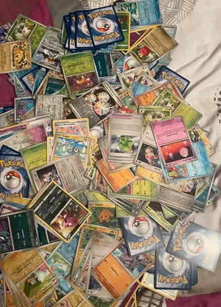 Pokémon - Lot de 200 cartes Pokémon reverse - française et officielle, marke: Pokémon, zustand: Sehr gut, 60,00 €, 63,70 € inklusive Vinted-Käuferschutz