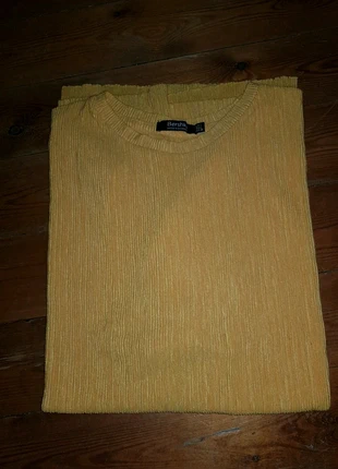 T shirt jaune oversize +, brand: Bershka, condition: New without tags, size: L / 40 / 12, €4.99, €5.94 includes Buyer Protection