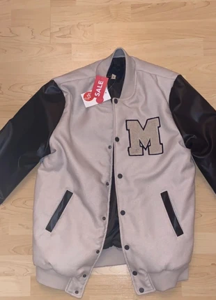 Brown Vintage Bomber Jacket, brand: Varsity, condizioni: Nuovo con cartellino, taglia: M, €30.00, €32.20 include la Protezione acquisti