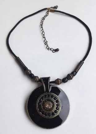 Collier noir émaillé, marke: LBMDJ, zustand: Sehr gut, 7,00 €, 8,05 € inklusive Vinted-Käuferschutz