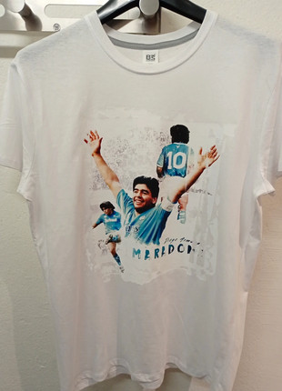 T-shirt D10S, marca: Cotone, estado: Novo sem etiquetas, tamanho: M, €20.00, €21.70 inclui Proteção do Comprador