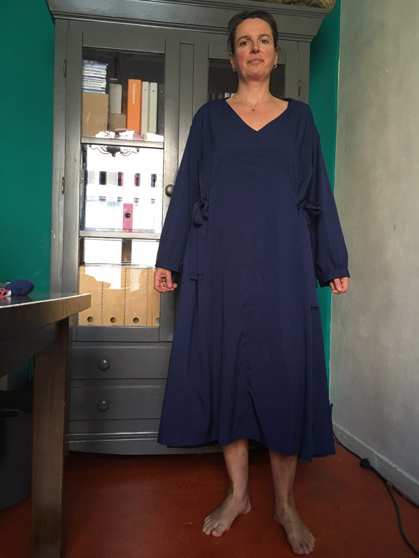 Isoleren buiten gebruik Universiteit Donkerblauwe jurk maat 46-48 van dunne stof - Vinted