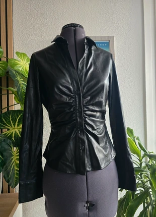 Chemisier noir en similicuir avec fronces - Zara - Taille 36 - S, brand: Zara, condition: Very good, size: S / 36 / 8, €12.00, €13.30 includes Buyer Protection