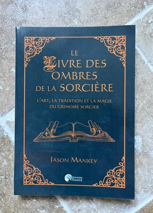 Le livre des ombres de la sorcière, état: Neuf sans étiquette, 9,00 €, 10,15 € Protection acheteurs incluse
