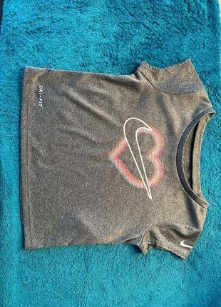 TEE shirt Nike paillette - fille - 2 ans, marke: Nike, zustand: Sehr gut, größe: 18–24 Monate / 86, 5,00 €, 5,95 € inklusive Vinted-Käuferschutz