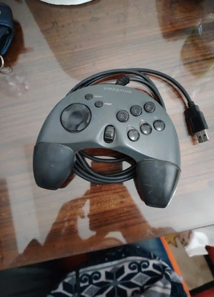 Controller Creative, brand: Creative, condizioni: Buone, €7.00, €8.05 include la Protezione acquisti