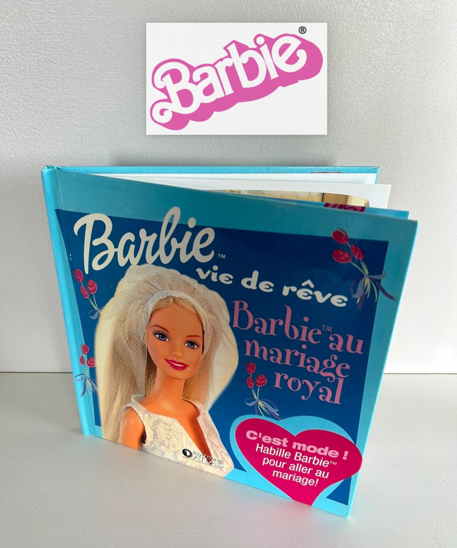#livre #livreenfant #livrebarbie
#livrebarbiechanteuse #barbiecollector
#barbiecollection #mattelbarbie
#mattelbarbievintage #barbie2004
#barbieaumariageroyal 

Livre Barbie collector Vintage
"Roman Photo Barbie vie de Rêve"
Modèle: "Barbie au mariage royal"
Marque: Mattel / Atlas
Année: 2004
État: bon ( a divers marques vue les années il a presque 20ans )

Envoie très rapide sous 24h maximum !!!!

Les photos font partie intégrante de la description, vous recevrez exactement ce que vous voyez sur les photos et bien lire l'annonce (l'article est prit sous tous les Angles ) donc à vous de bien les regarder avant achat pour éviter tous litige à cause de mimi marques ou rayures sur le livre specifier dans l'annonce.