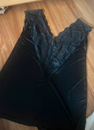 Top satén negro con encaje (Talla M aprox.), merk: Ideal, staat: Heel goed, maat: M / 38 / 10, € 15,00, € 16,45 inclusief Kopersbescherming