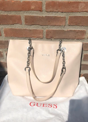Guess white handbag, merk: GUESS, staat: Heel goed, € 20,00, € 21,70 inclusief Kopersbescherming