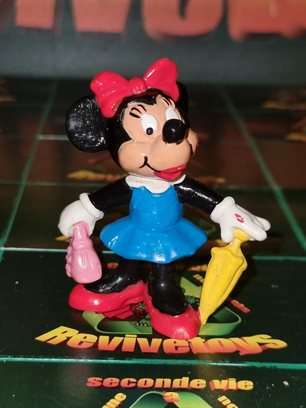 Figurine de collection Bully® Disney - Bébé Minnie avec son hochet