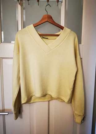 Light Yellow sweater, staat: Heel goed, maat: S / 36 / 8, € 3,00, € 3,85 inclusief Kopersbescherming