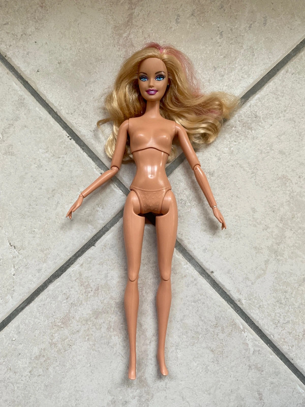 Jolie Barbie articulée