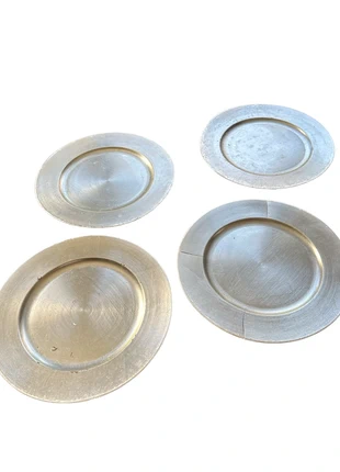 4 grandes assiettes de présentation argentées, marque: HOME, état: Bon état, 3,00 €, 3,85 € Protection acheteurs incluse