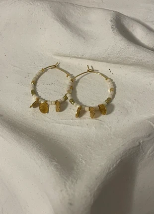 Creolen mit feinen Perlen und goldenen Plättchen, merk: Hippie, staat: Nieuw zonder prijskaartje, € 14,00, € 15,40 inclusief Kopersbescherming